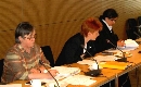 Heidi Lüth, Petra Pau und Marianne Linke in der Beratung mit Verbänden und Gewerkschaften;Foto: Heidi Wagner