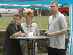 Petra Pau, Bürgermeisterin Cornelia Reinauer und Landespolitiker Steffen Zillich auf der Weberwiese; Foto: Axel Hildebrandt