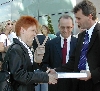 Petra Pau mit Uwe Klett und Ronnie Hignett in der Reichstagskuppel; Foto: privat