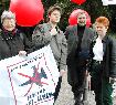 Unterschriften gegen das Bombodrom; Foto: Rüdiger Herzog