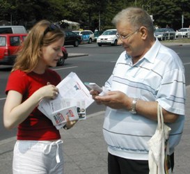 EU-Kandidatin Wenke Christoph auf dem Leopoldplatz; Foto: Axel Hildebrandt