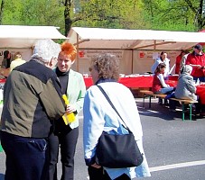 im Gespräch auf der DGB-Kundgebung; Foto: Axel Hildebrandt