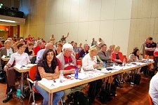 Berliner Delegierte auf dem Parteitag der Linkspartei; Foto: Elke Brosow