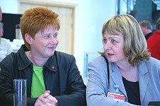 Petra Pau und Sylvia Yvonne Kaufmann; Foto: Elke Brosow