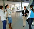 Jugendliche interviewen Petra Pau zum Thema Rechtsextremismus; Foto: Axel Hildebrandt