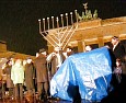 Chanukka am Brandenburger Tor; Foto: Axel Hildebrandt