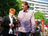 Im Gespräch auf dem Marktplatz der Demokratie; Foto: Elke Brosow