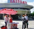 EU-Wahlkampf im Wahlkreis - vor dem Eastgate; Foto: Axel Hildebrandt