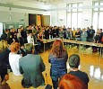Gesine Lötzsch und Petra Pau danken den Mitarbeiterinnen und Mitarbeitern der Linksfraktion; Foto: Axel Hildebrandt