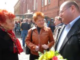 Auf dem Fest der Linken mit Wilfriede Otto (Historikerin) und Alexander Süßmair (MdB) ; Foto: Elke Brosow