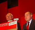 Oskar Lafontaine und Gregor Gysi auf dem Göttinger Parteitag; Foto: Elke Brosow