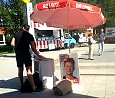 Wahlstand der LINKEN auf dem Helene-Weigel-Platz; Foto: Axel Hildebrandt