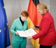 Verleihung des Bundesverdienstkreuzes; Foto: Deutscher Bundestag/Felix Zahn/photothek