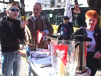 Halina Wawczyniak und Petra Pau; Foto: Elke Brosow